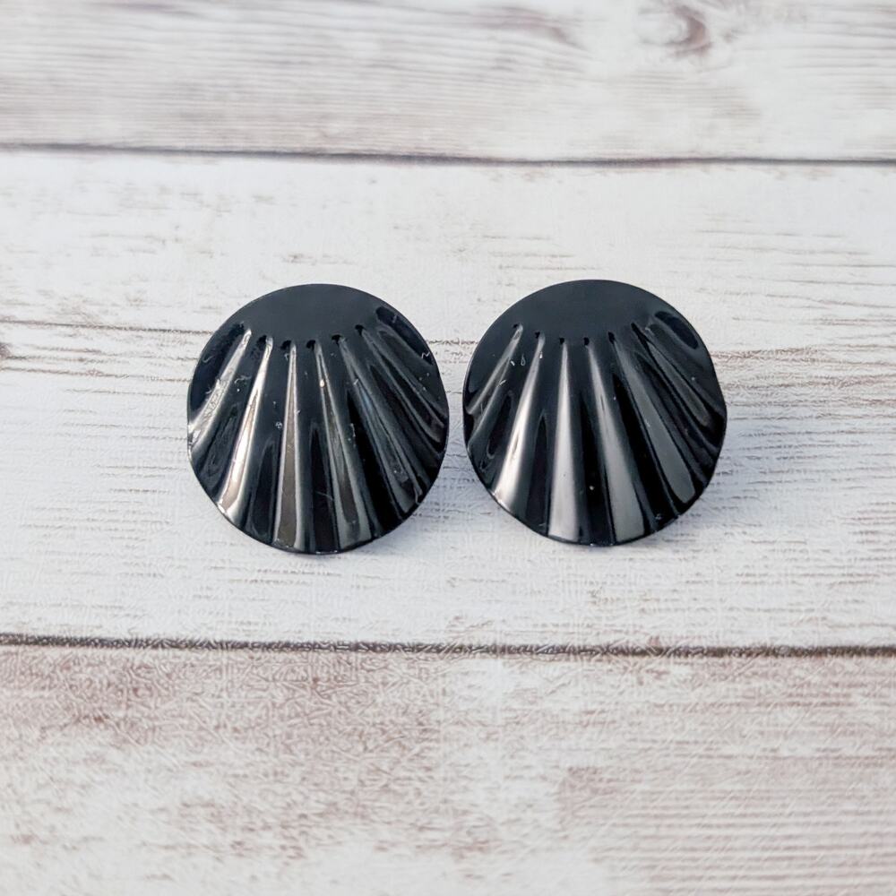 Vintage Stud Earrings Black Retro Circle with Design 7/8"